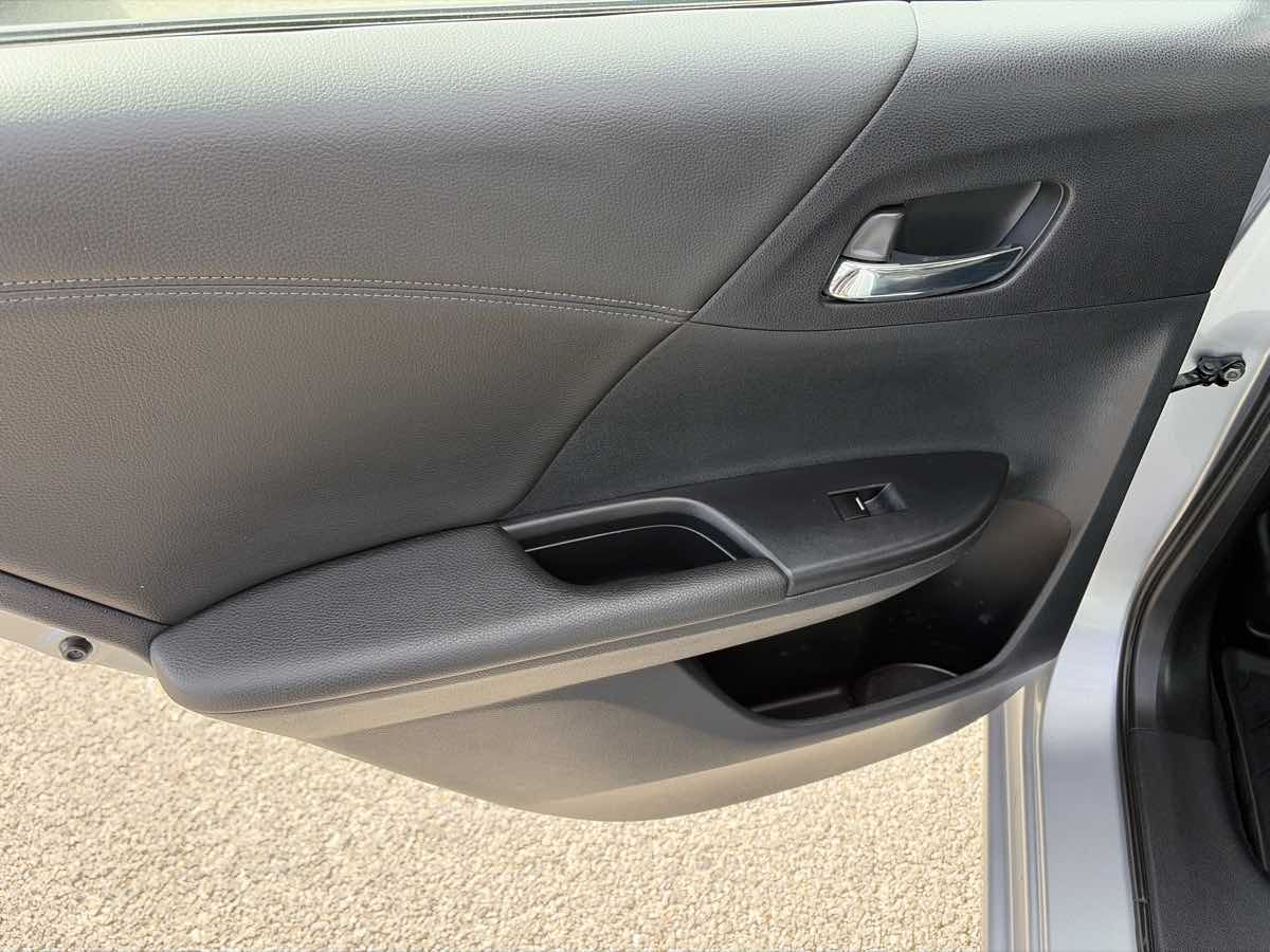 Honda Accord photo 12