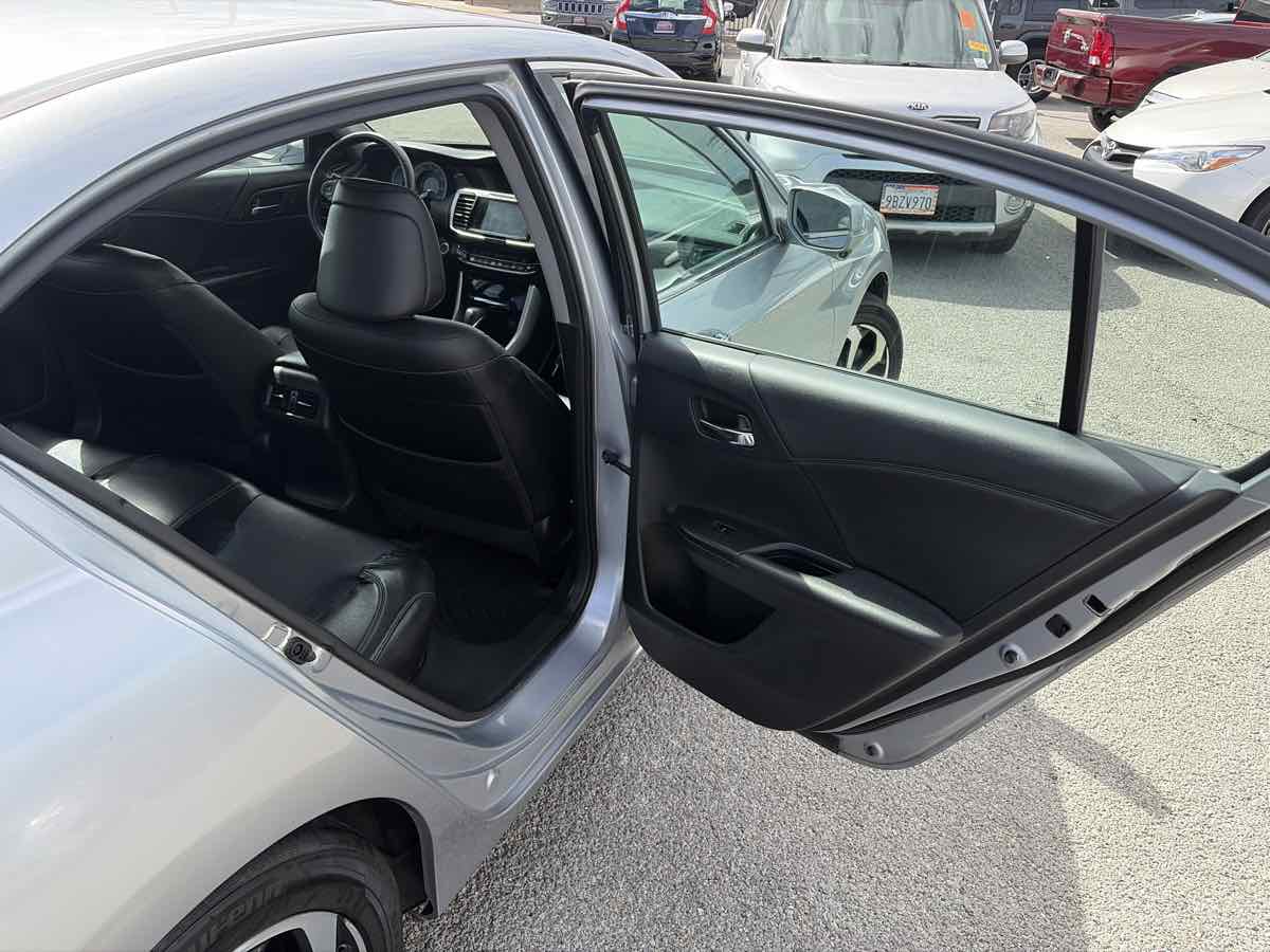 Honda Accord photo 21