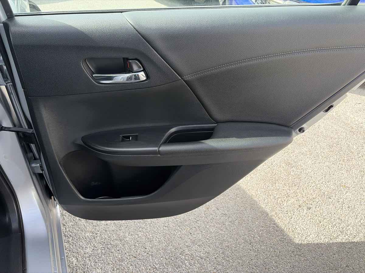 Honda Accord photo 22