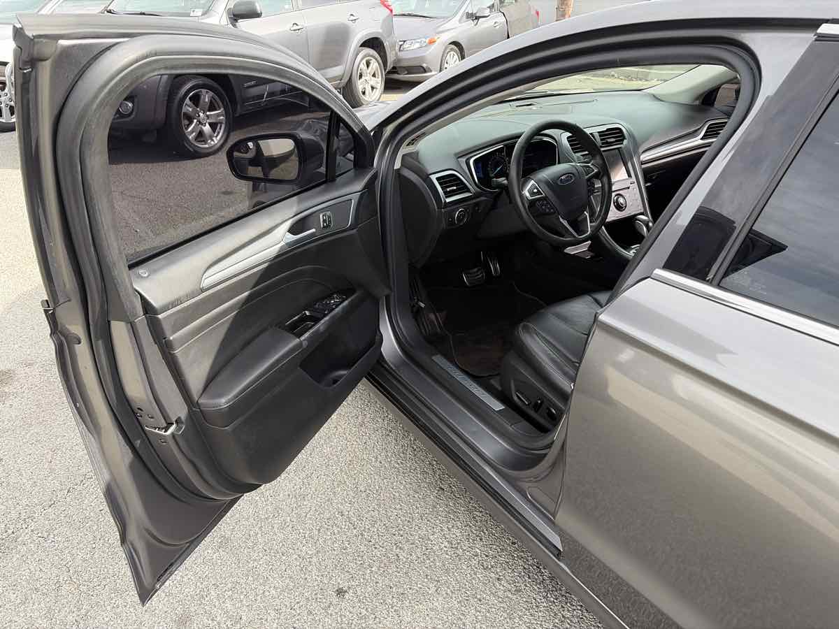Ford Fusion photo 6
