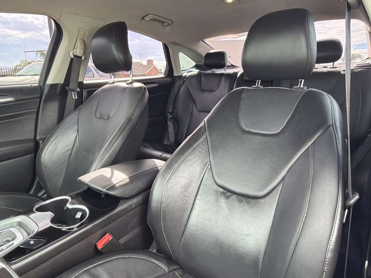 Ford Fusion photo 9