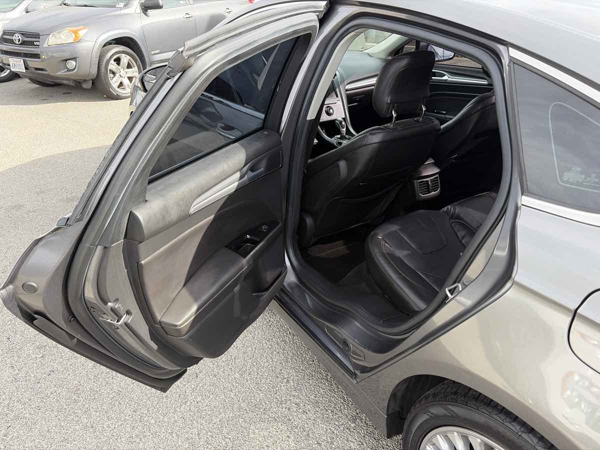 Ford Fusion photo 11