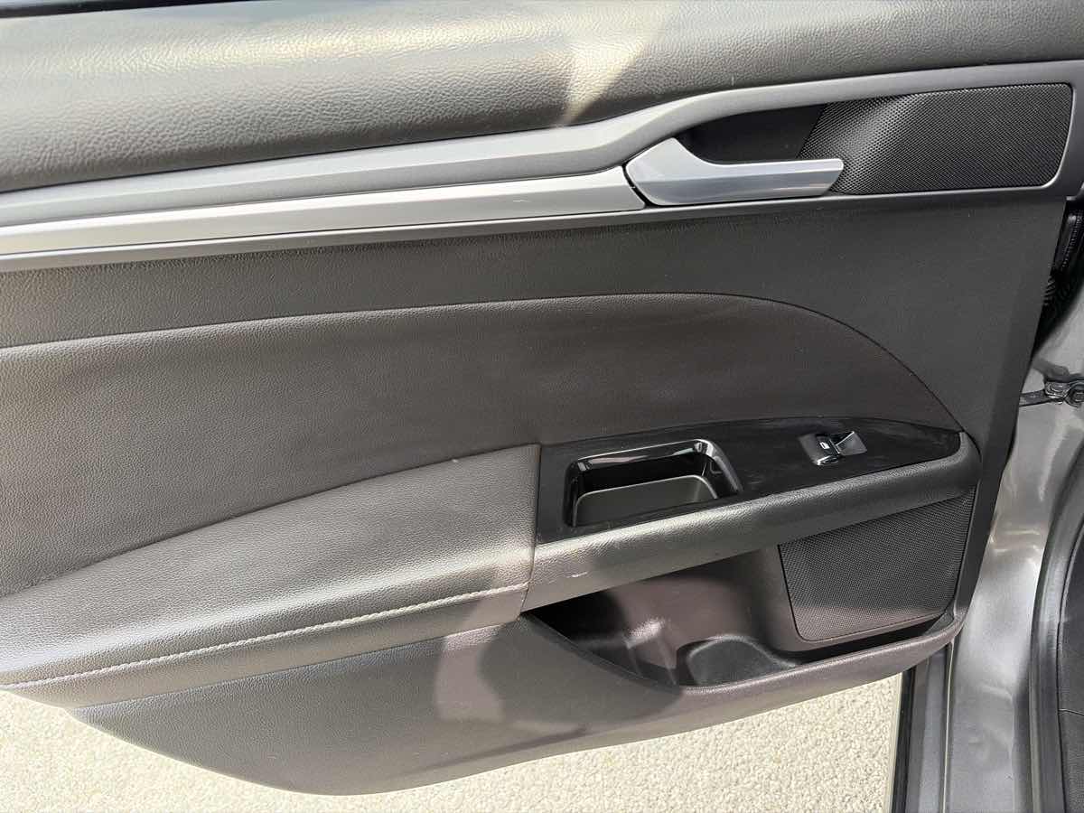 Ford Fusion photo 12