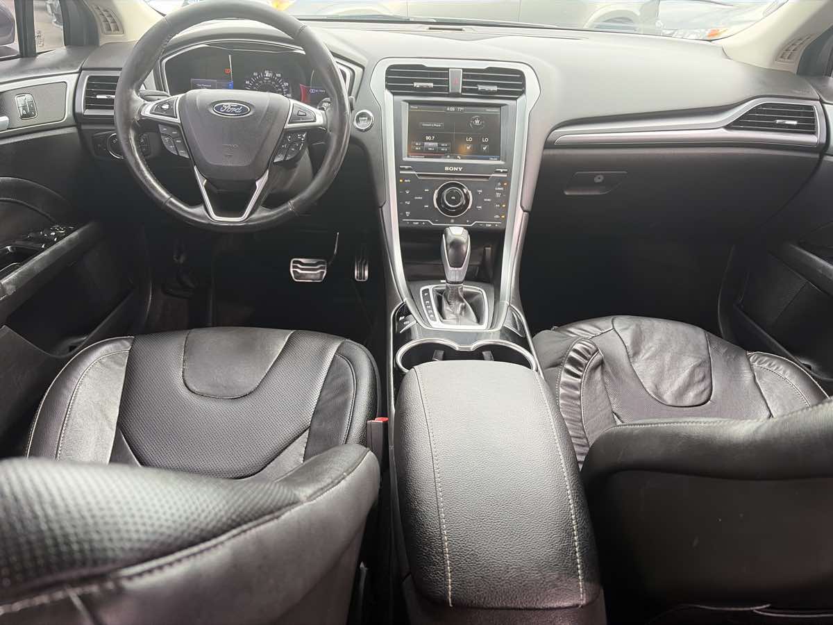 Ford Fusion photo 17