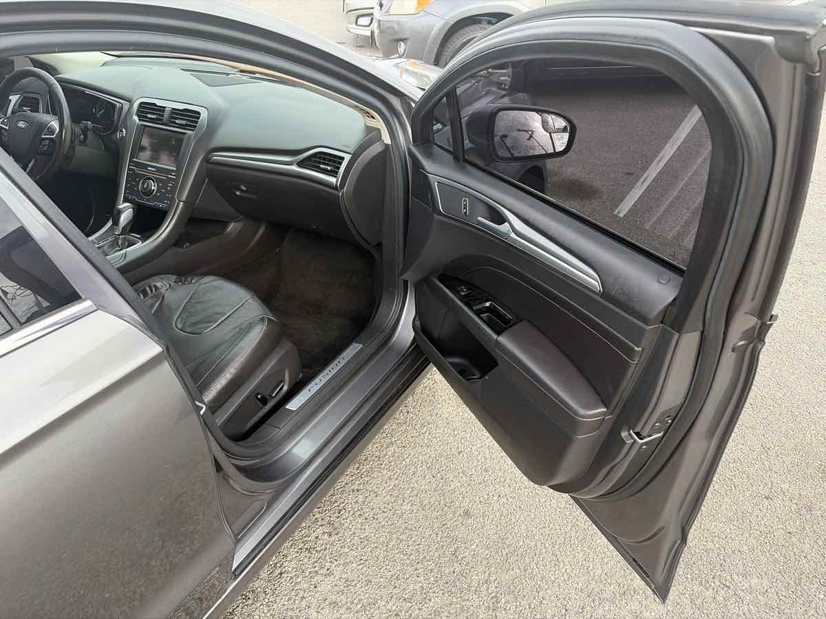 Ford Fusion photo 24