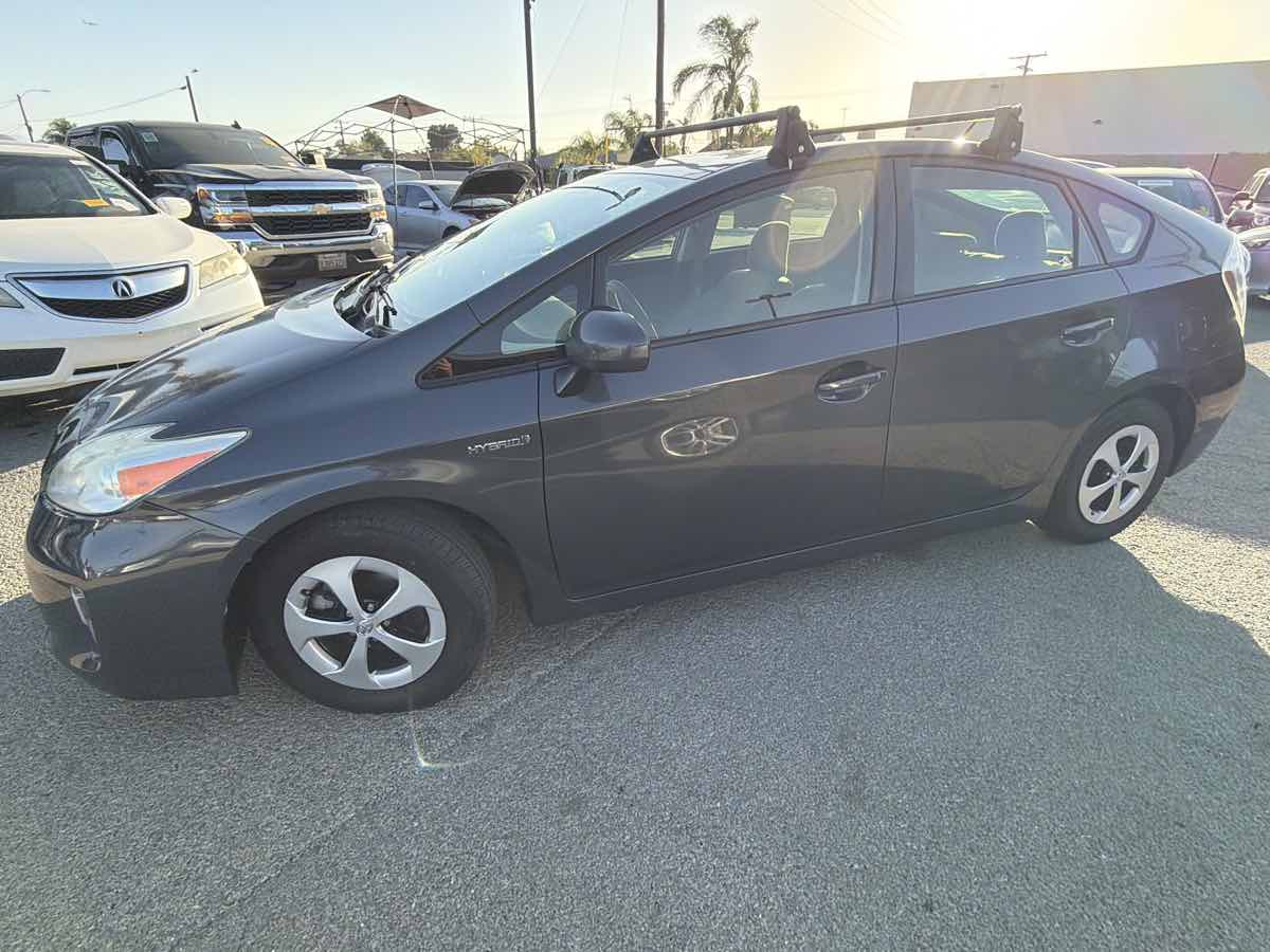Toyota Prius photo 2