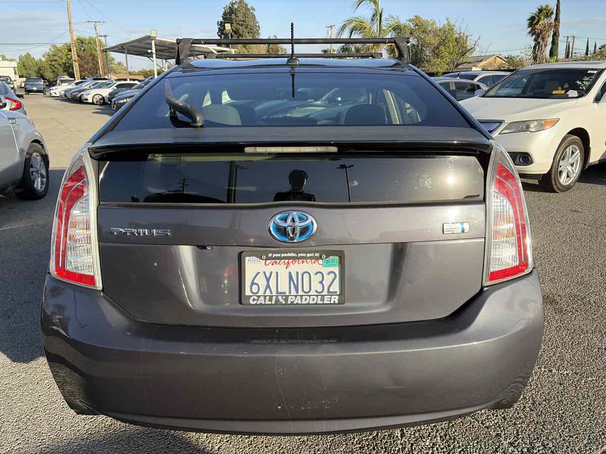 Toyota Prius photo 3