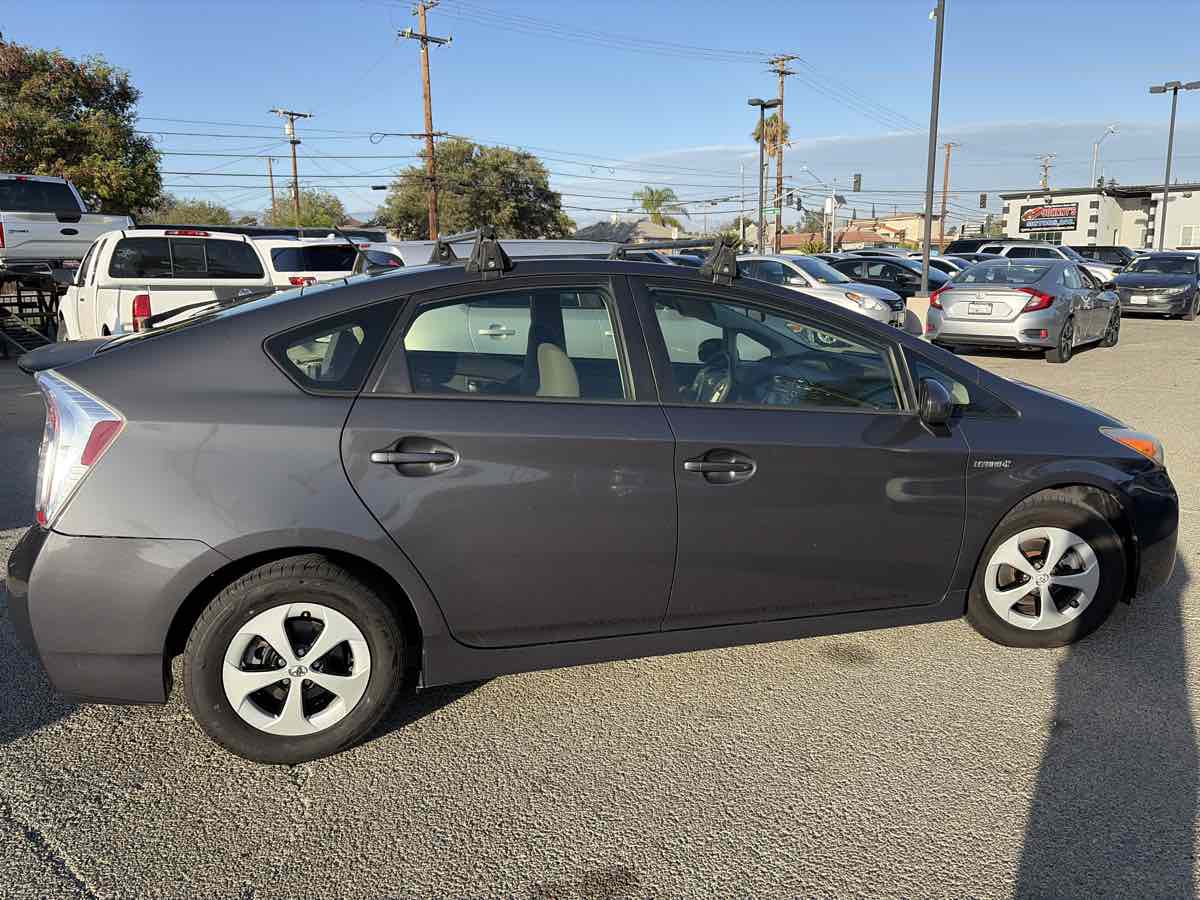 Toyota Prius photo 4