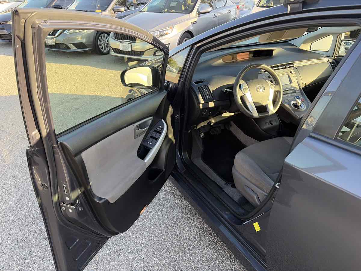 Toyota Prius photo 6