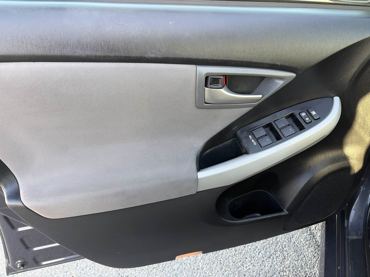 Toyota Prius photo 7