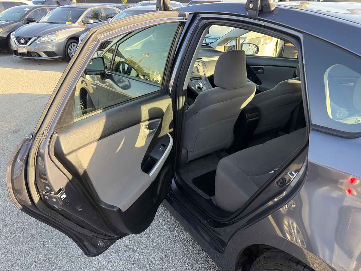 Toyota Prius photo 11