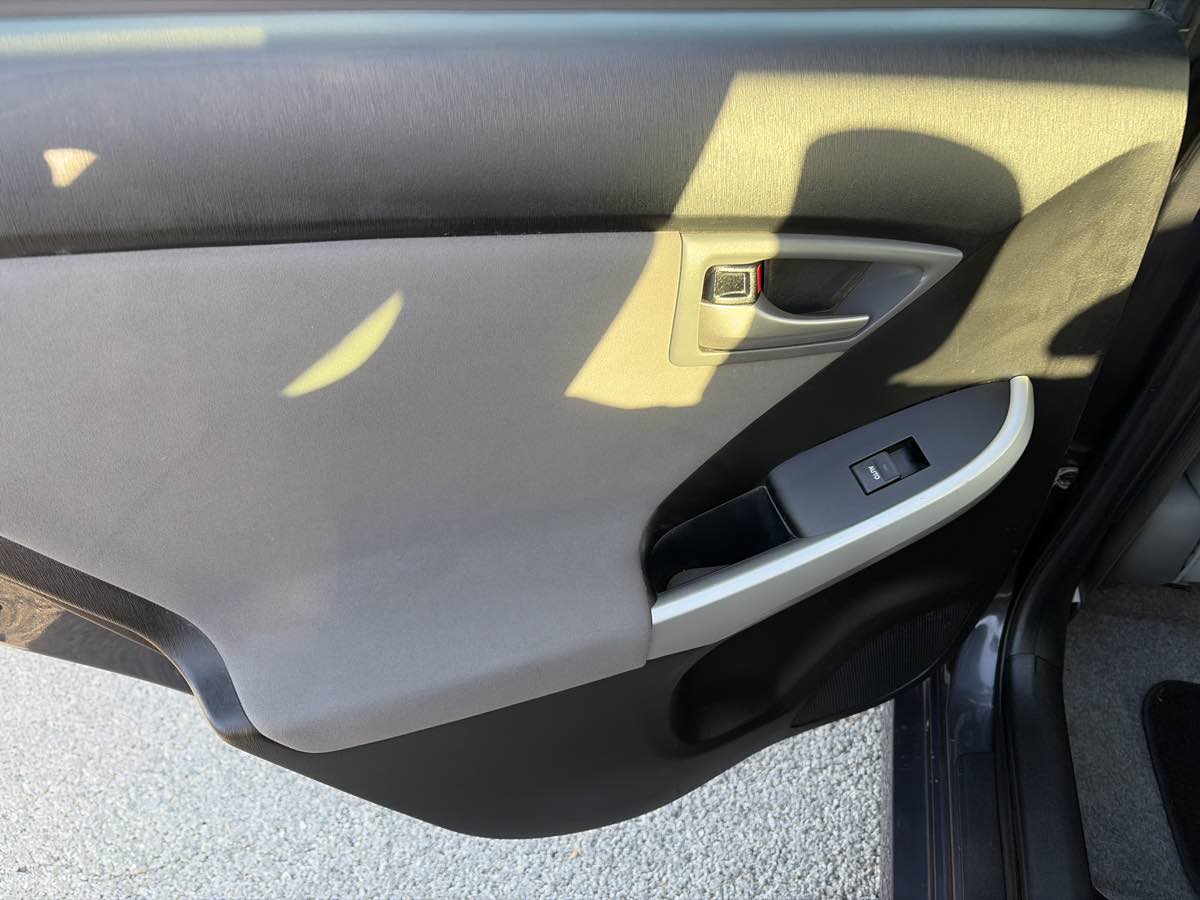 Toyota Prius photo 12