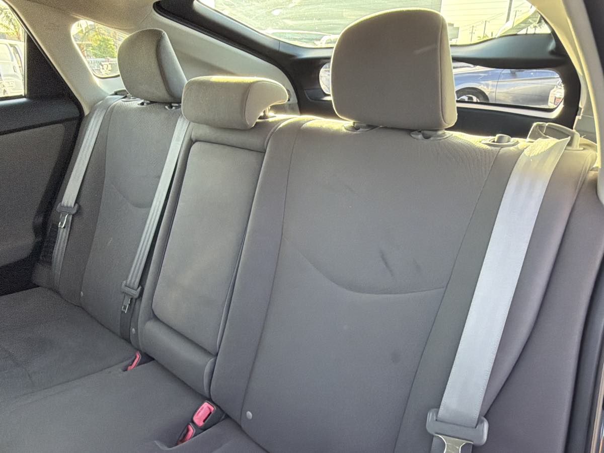 Toyota Prius photo 13