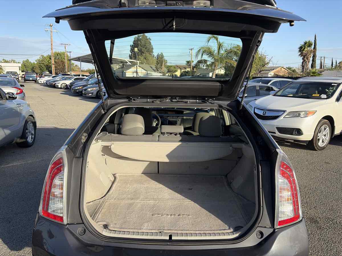 Toyota Prius photo 16