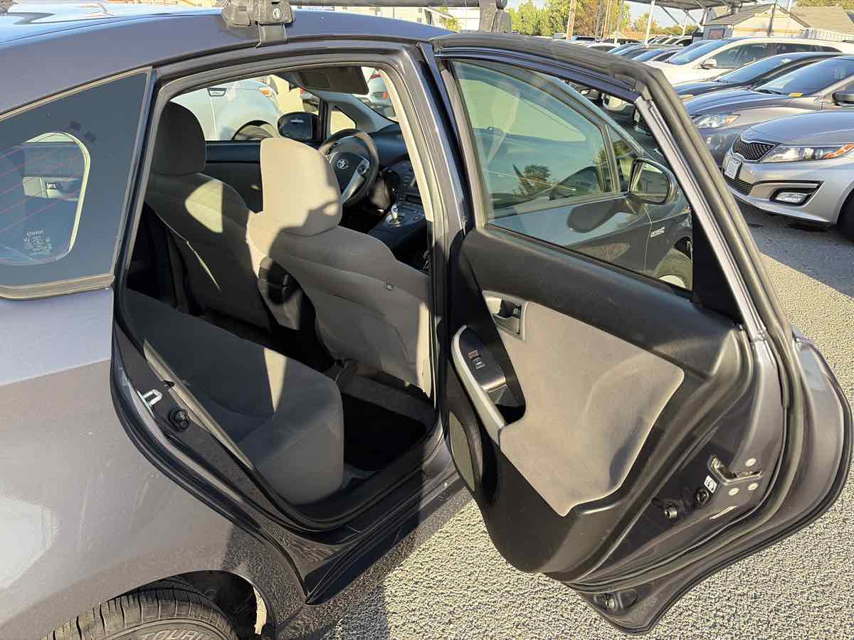Toyota Prius photo 21