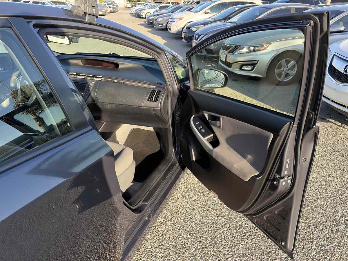 Toyota Prius photo 26