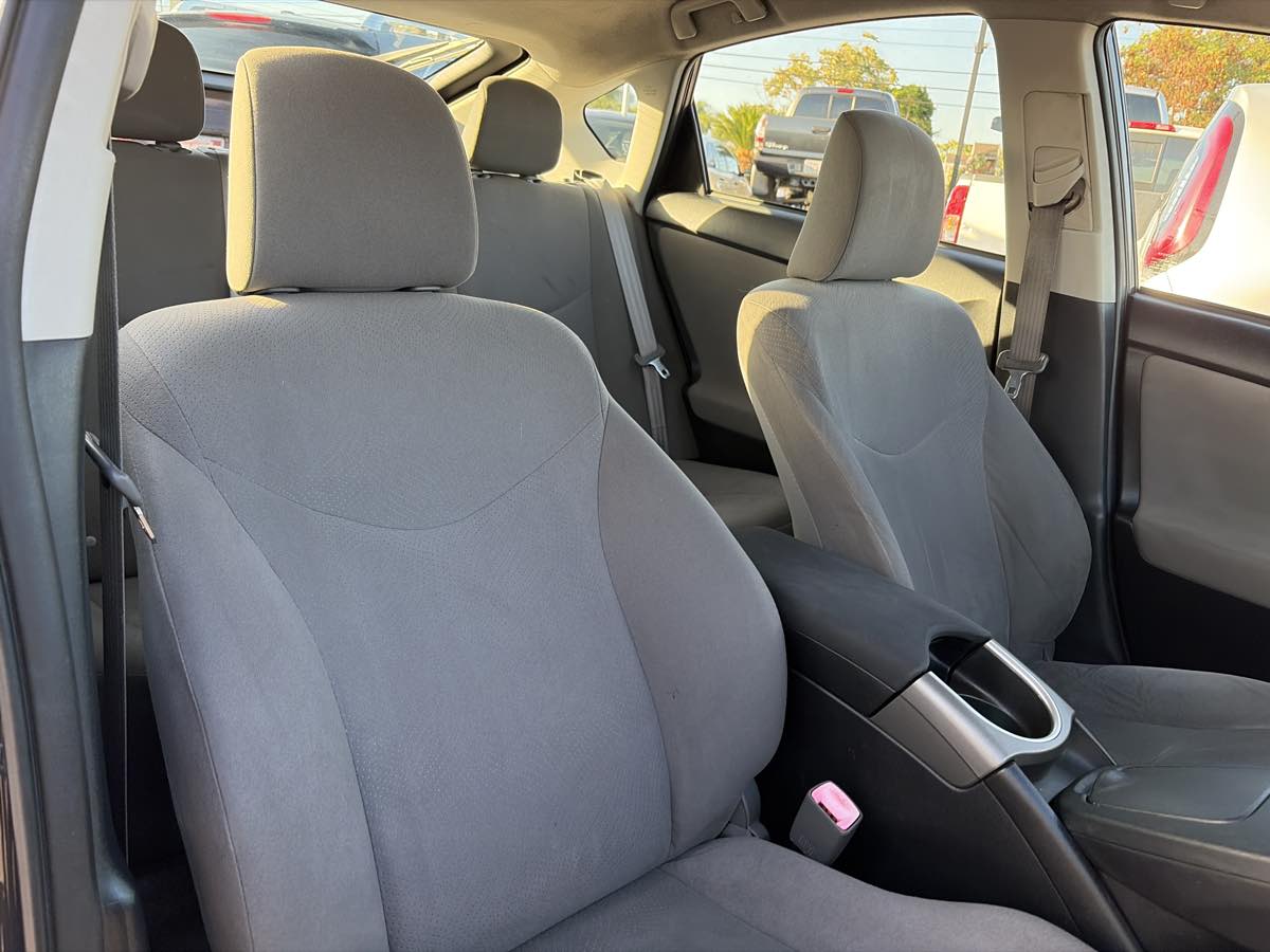 Toyota Prius photo 28