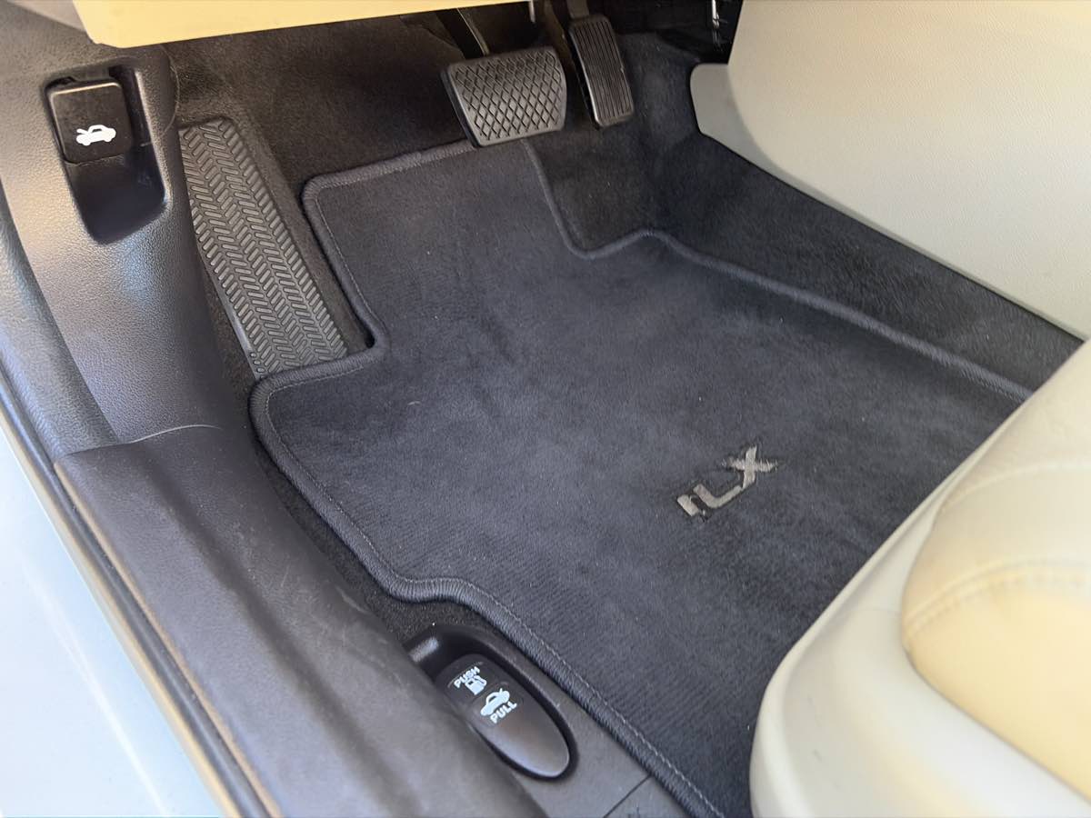 Acura ILX photo 10
