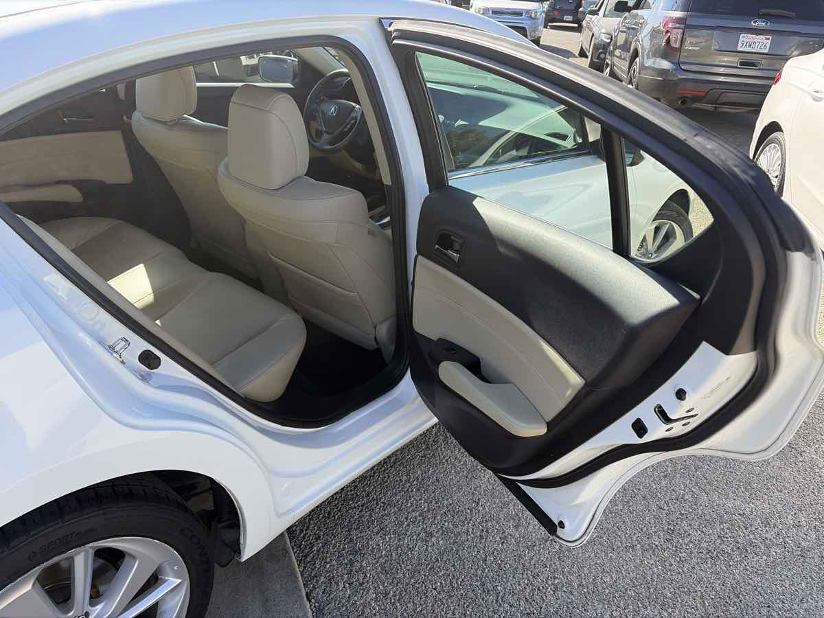Acura ILX photo 19