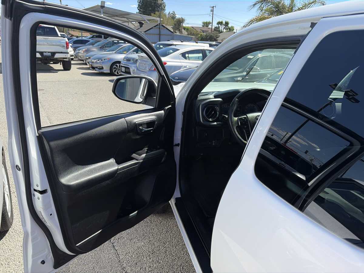 Toyota Tacoma photo 7