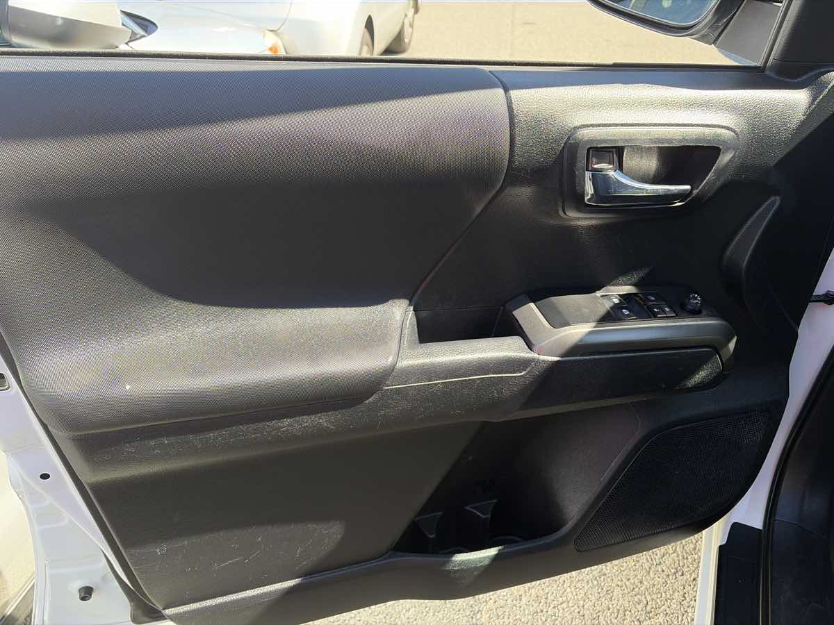 Toyota Tacoma photo 8