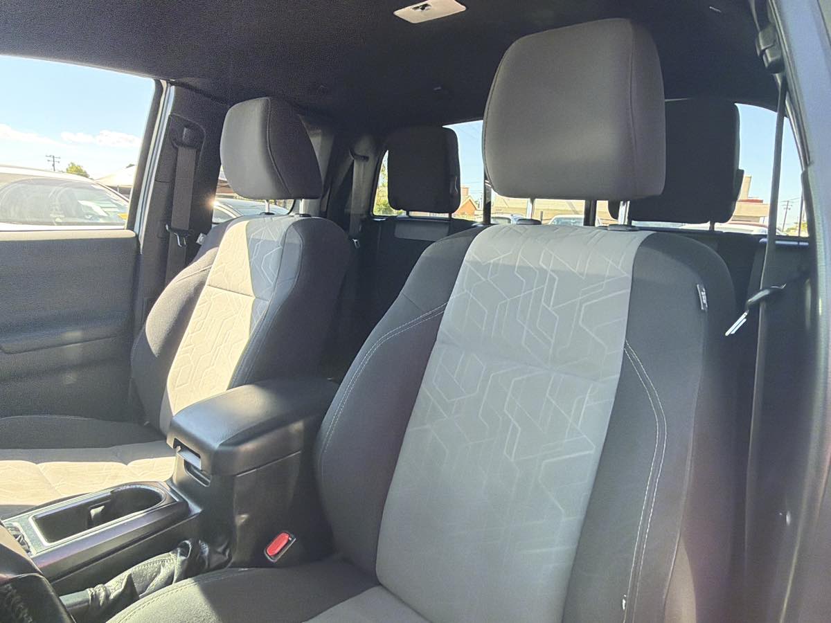 Toyota Tacoma photo 9