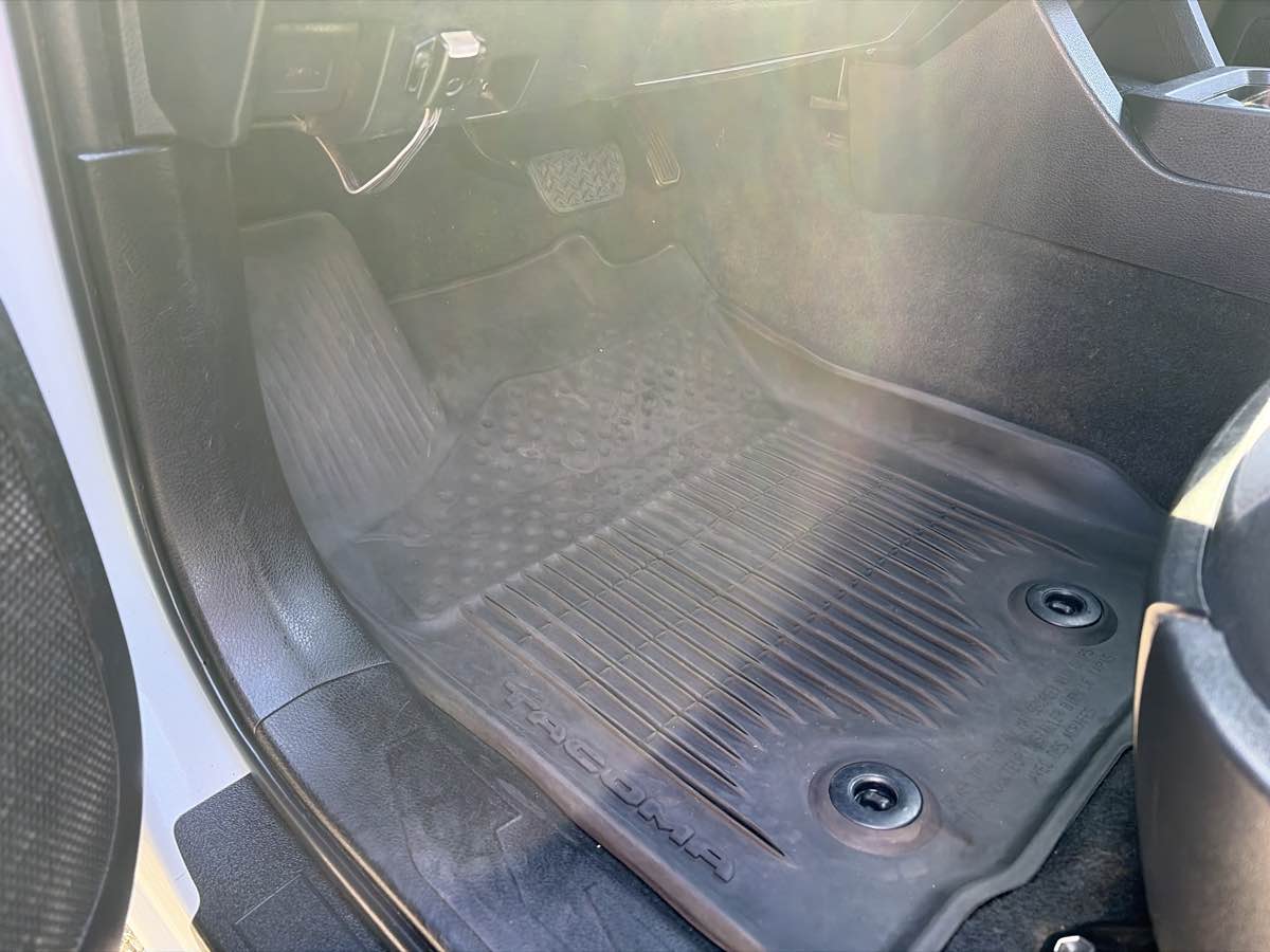Toyota Tacoma photo 11