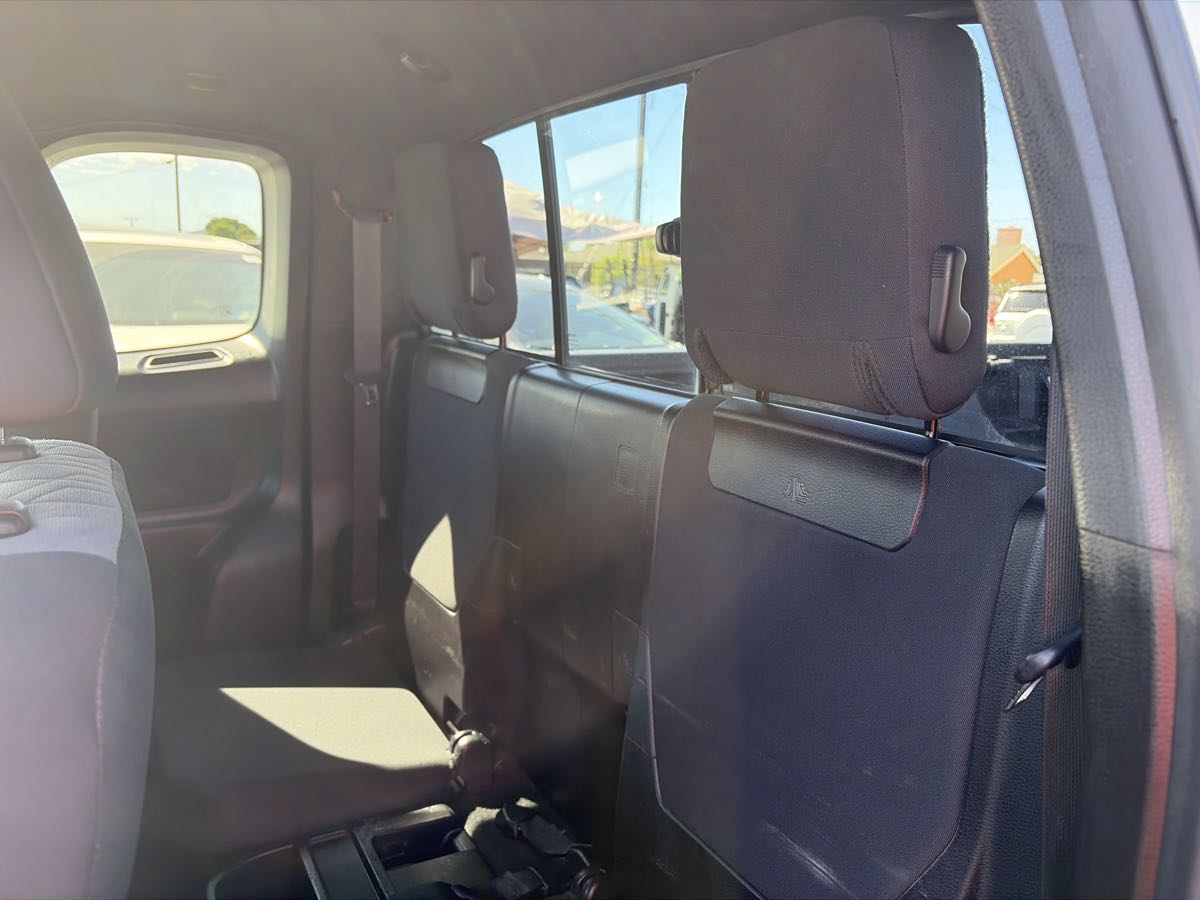 Toyota Tacoma photo 12