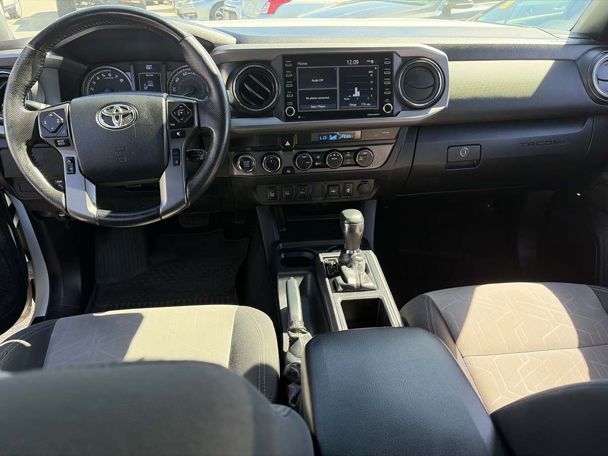 Toyota Tacoma photo 14