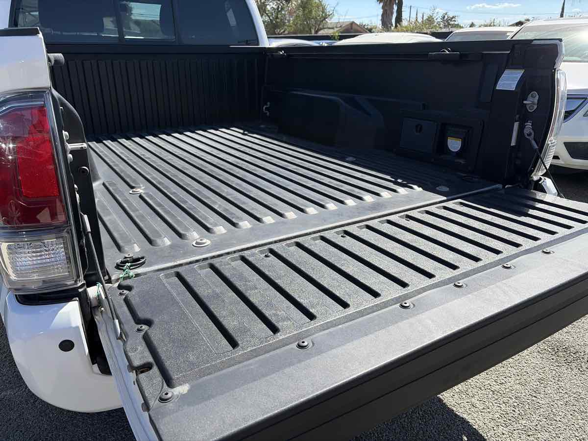 Toyota Tacoma photo 15