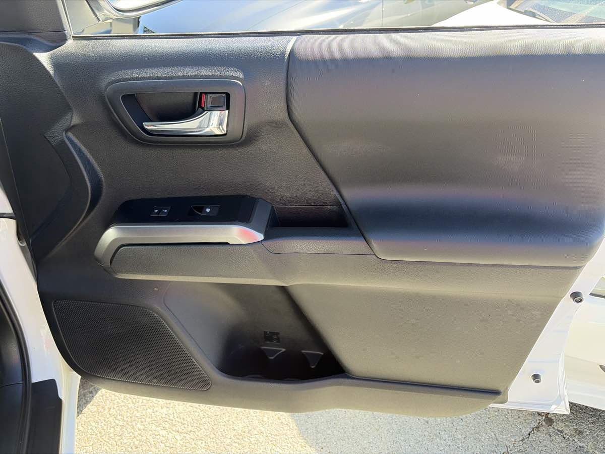 Toyota Tacoma photo 17