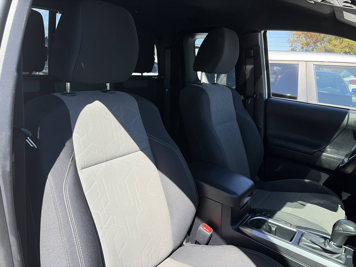 Toyota Tacoma photo 18