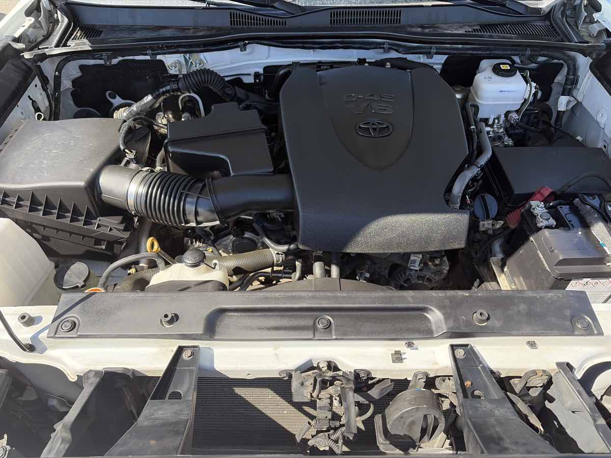 Toyota Tacoma photo 22