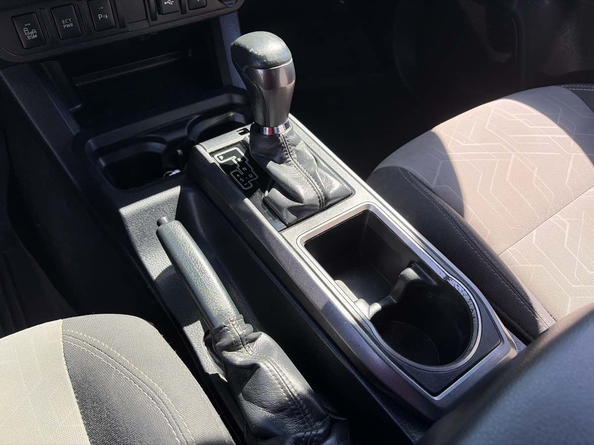 Toyota Tacoma photo 33