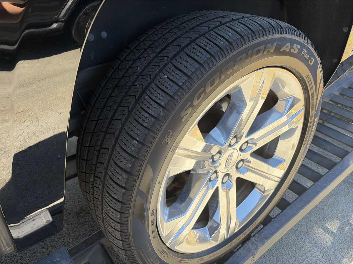 Cadillac Escalade ESV photo 5