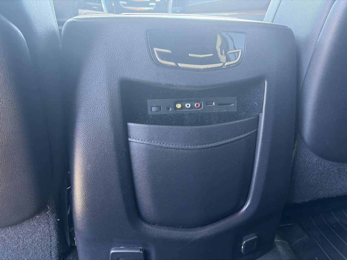Cadillac Escalade ESV photo 6
