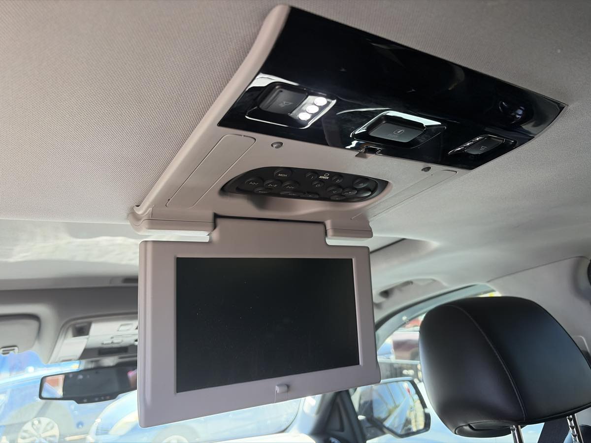 Cadillac Escalade ESV photo 7
