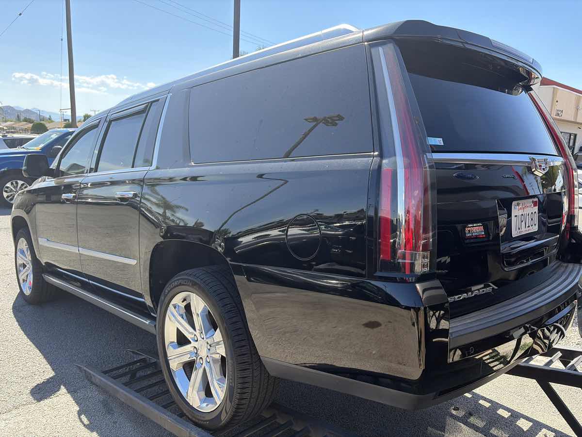 Cadillac Escalade ESV photo 8
