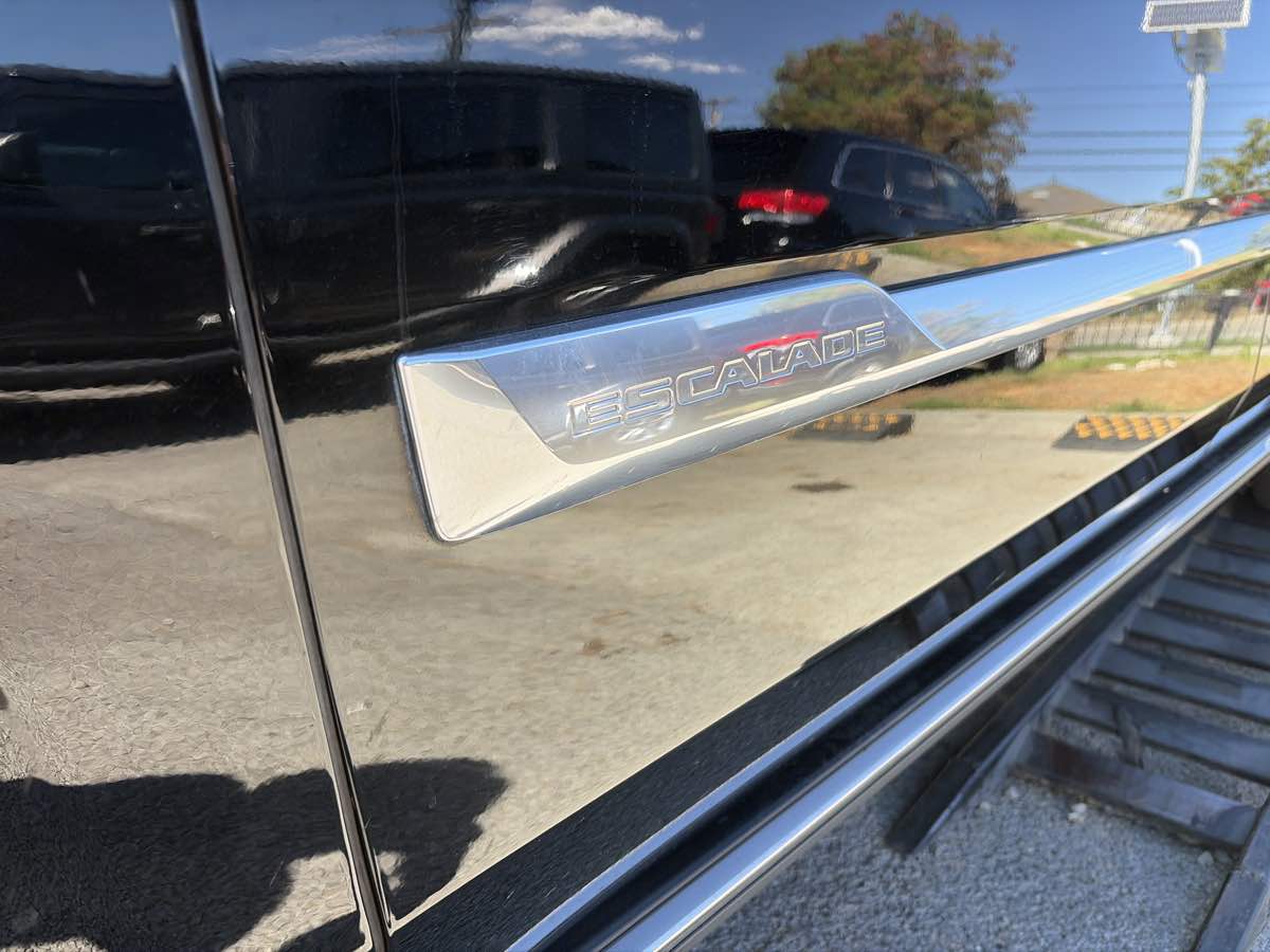 Cadillac Escalade ESV photo 9