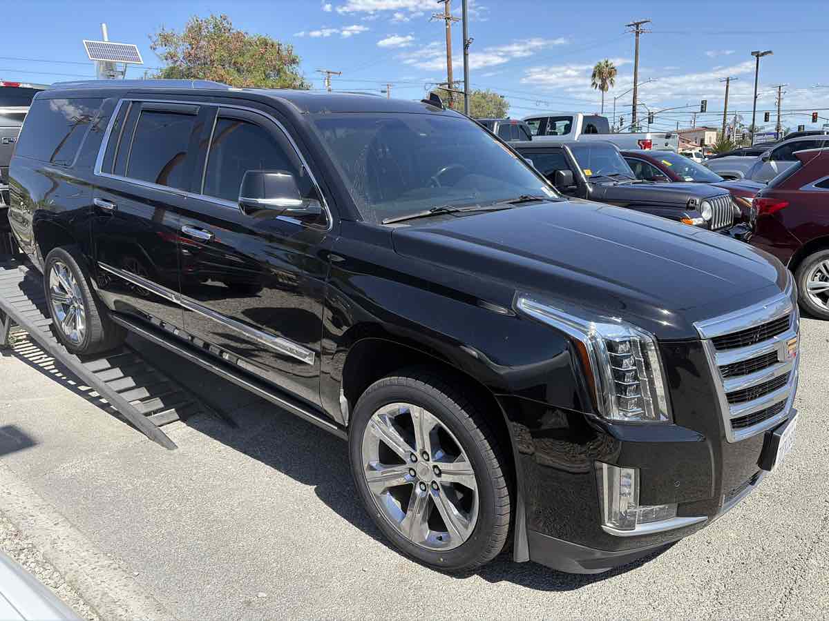 Cadillac Escalade ESV photo 10