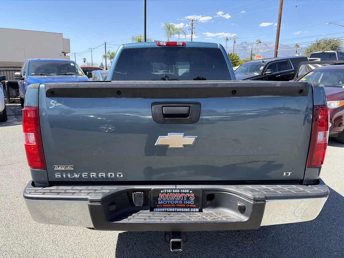 Chevrolet Silverado photo 3