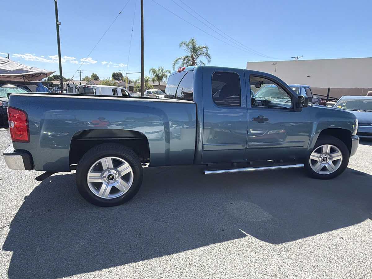 Chevrolet Silverado photo 4