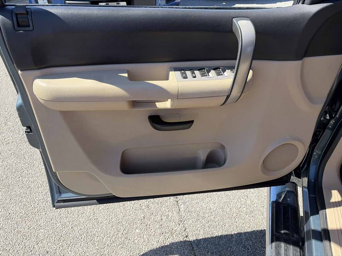 Chevrolet Silverado photo 7