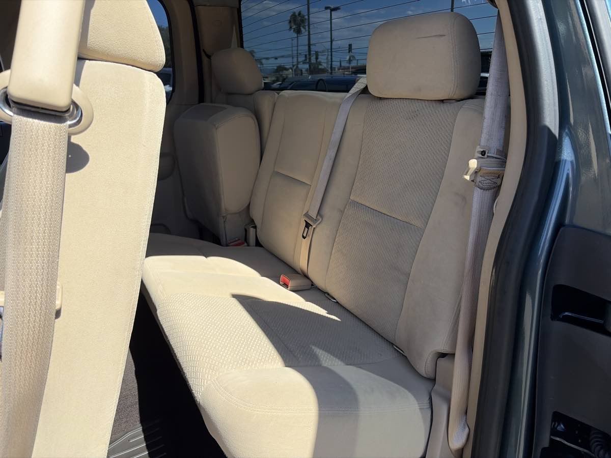 Chevrolet Silverado photo 17