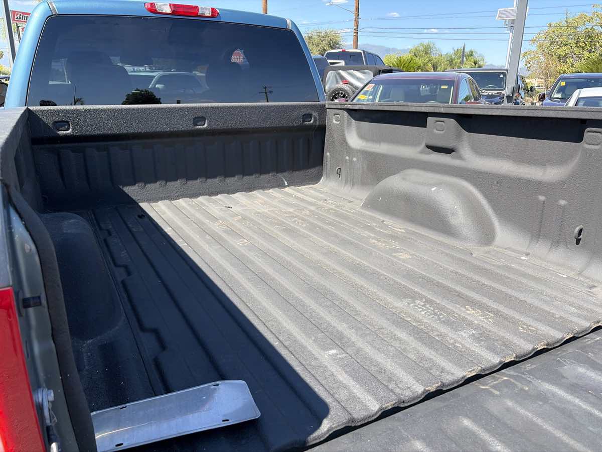 Chevrolet Silverado photo 21