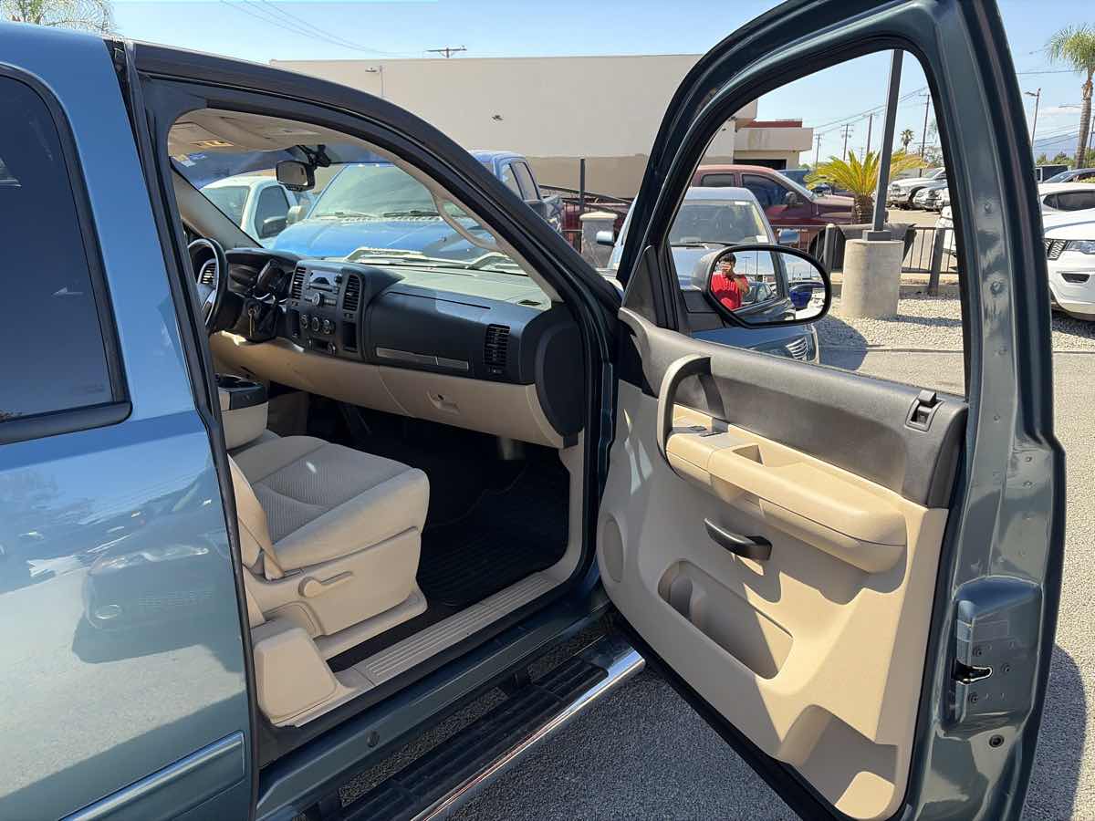Chevrolet Silverado photo 23