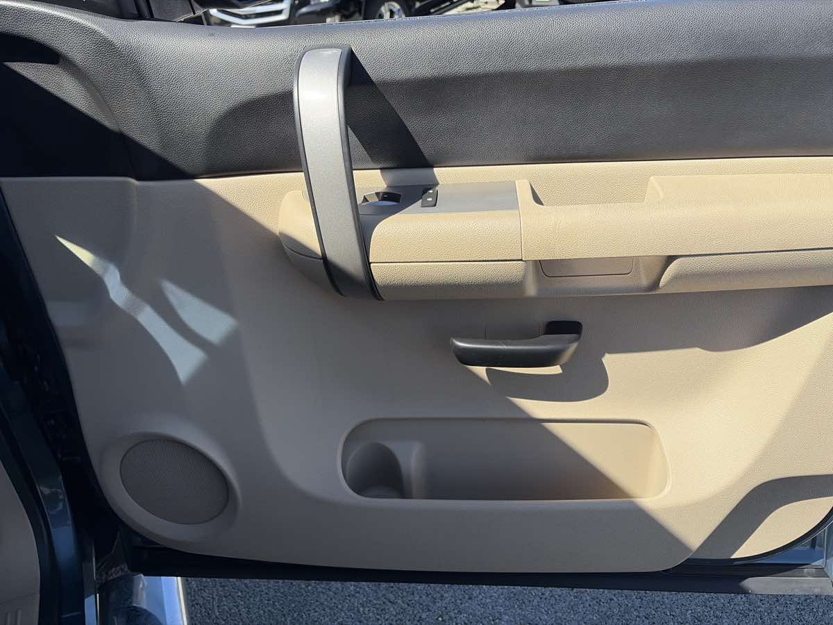 Chevrolet Silverado photo 24