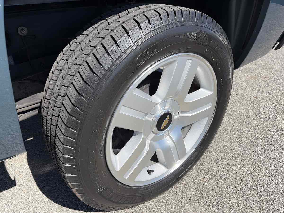 Chevrolet Silverado photo 29