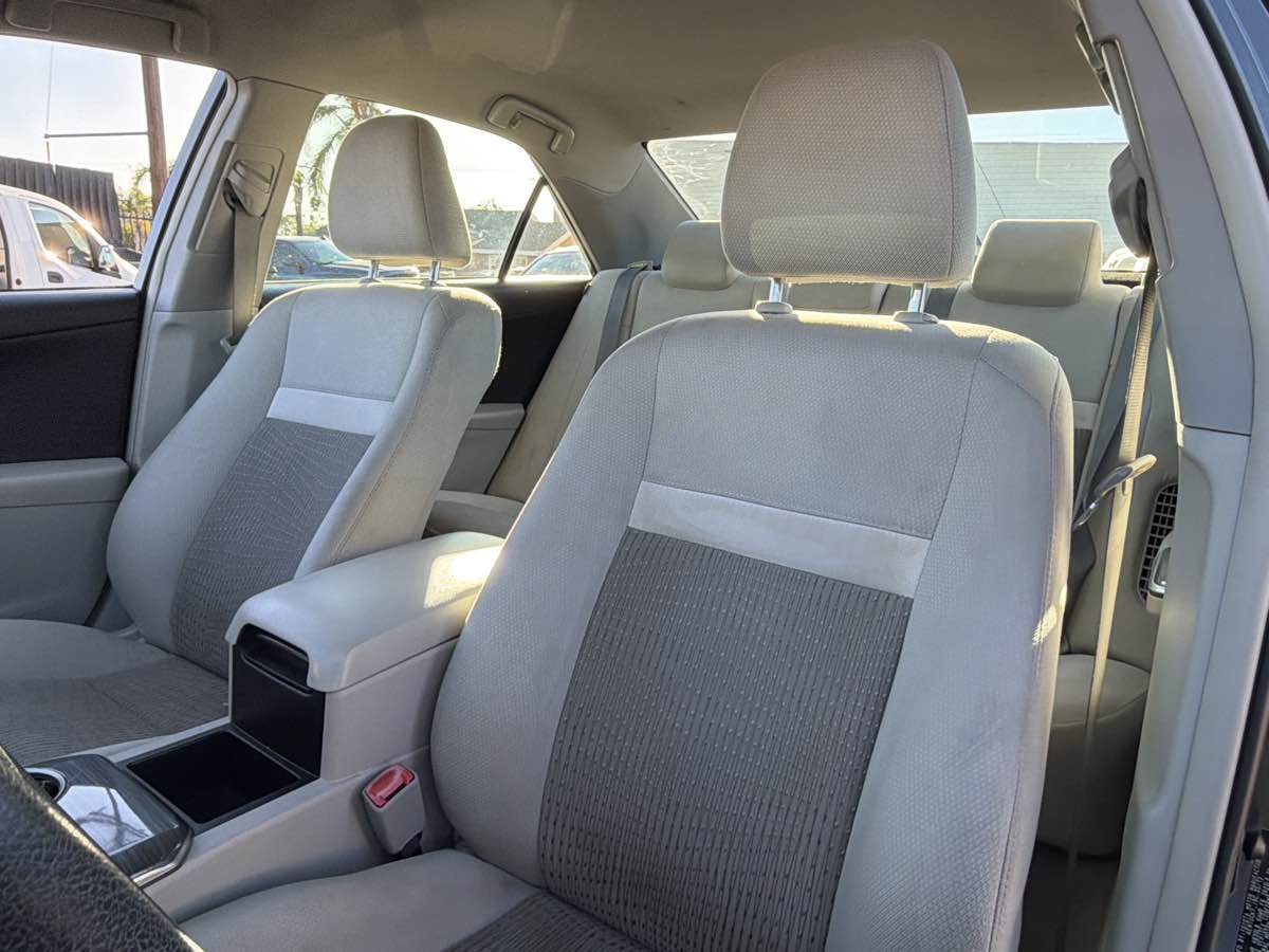 Toyota Camry photo 18