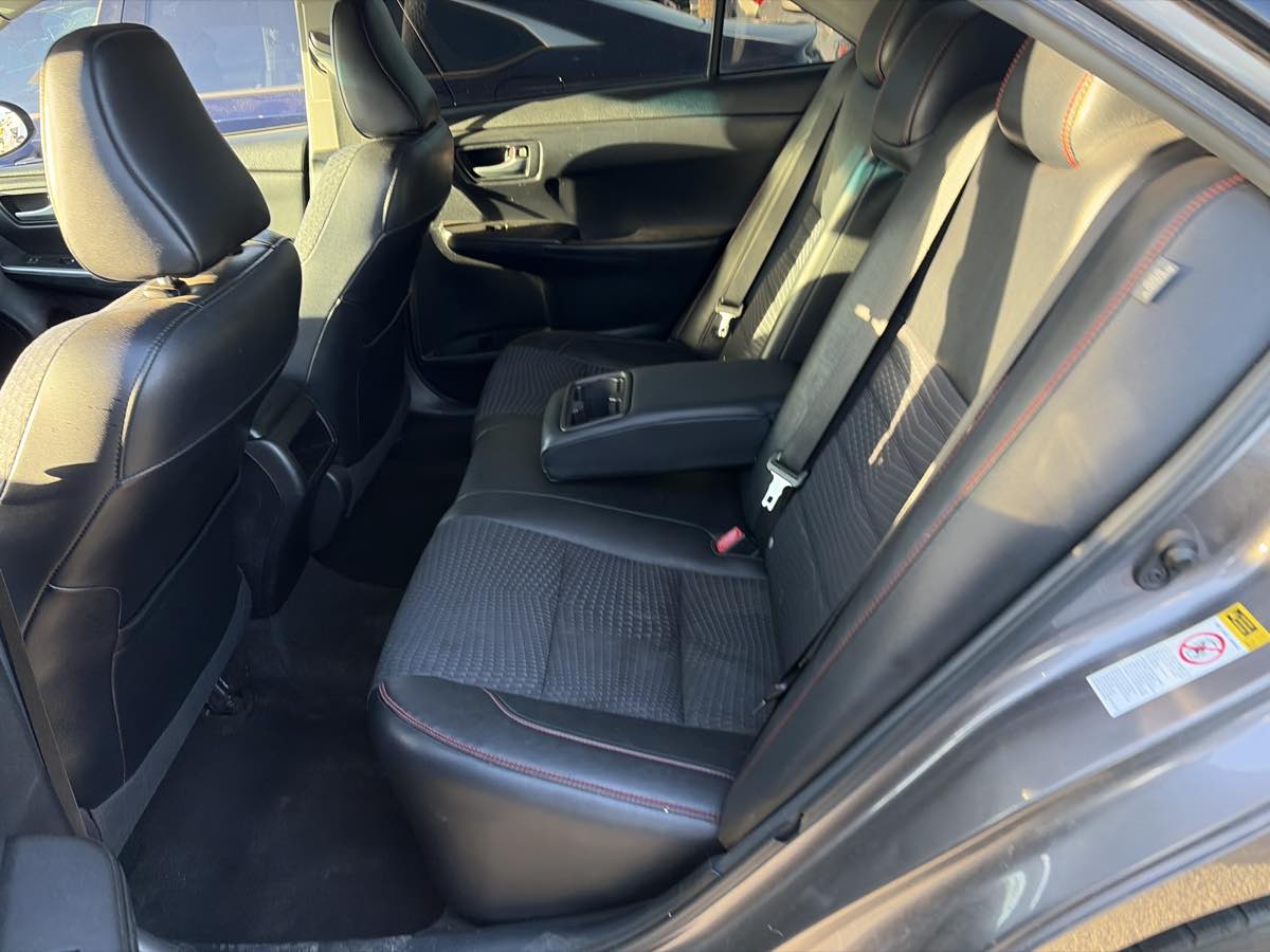 Toyota Camry photo 3